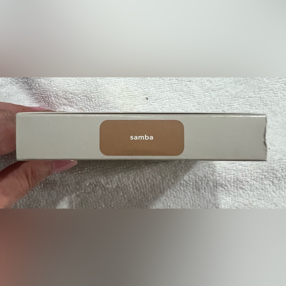 Elaluz by Camila Coelho Cream Bronzer Born in Rio
Samba 0.62 oz - Picture 6 of 7